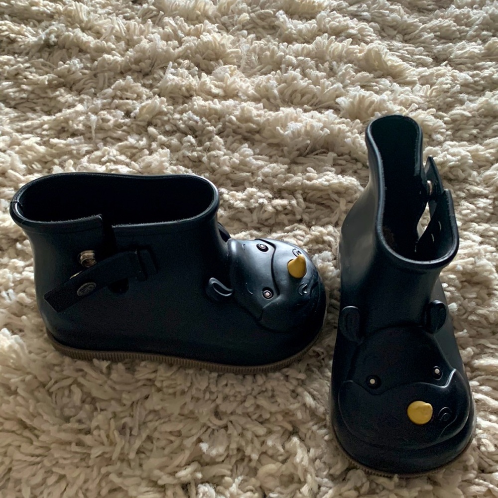 Rhinoceros Rainboots